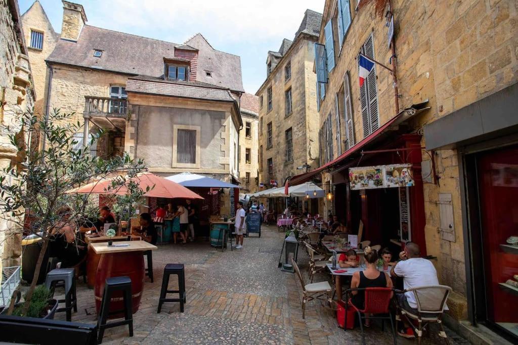"Les Appartements De Betty A" Coeur Historique Sarlat-la-Caneda Exterior photo